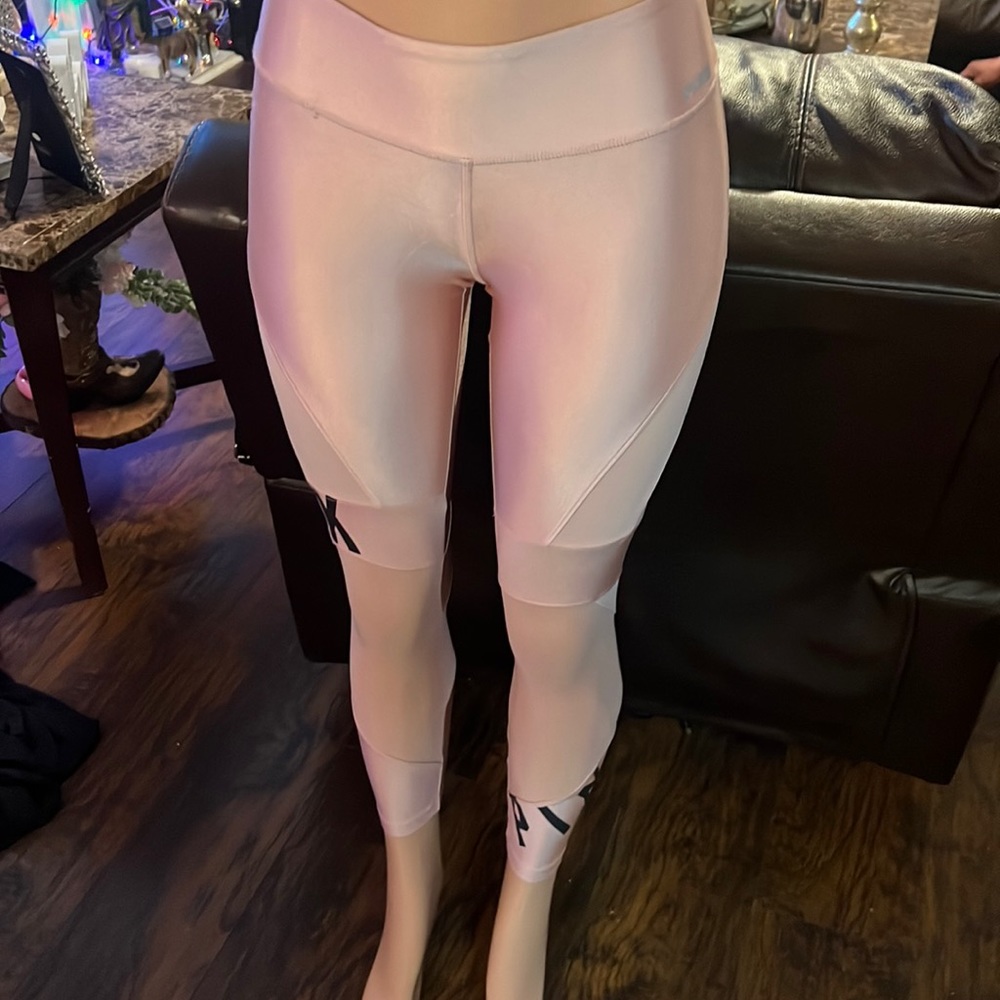 Pink leggings🤩